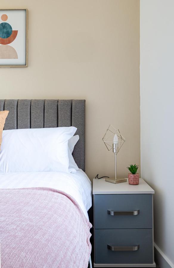 Top Floor Apartment With Private Balcony In Stockport Centre By Hass Haus Экстерьер фото