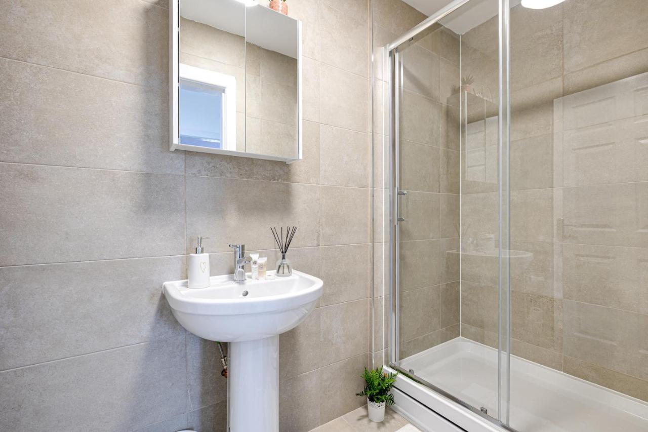 Top Floor Apartment With Private Balcony In Stockport Centre By Hass Haus Экстерьер фото