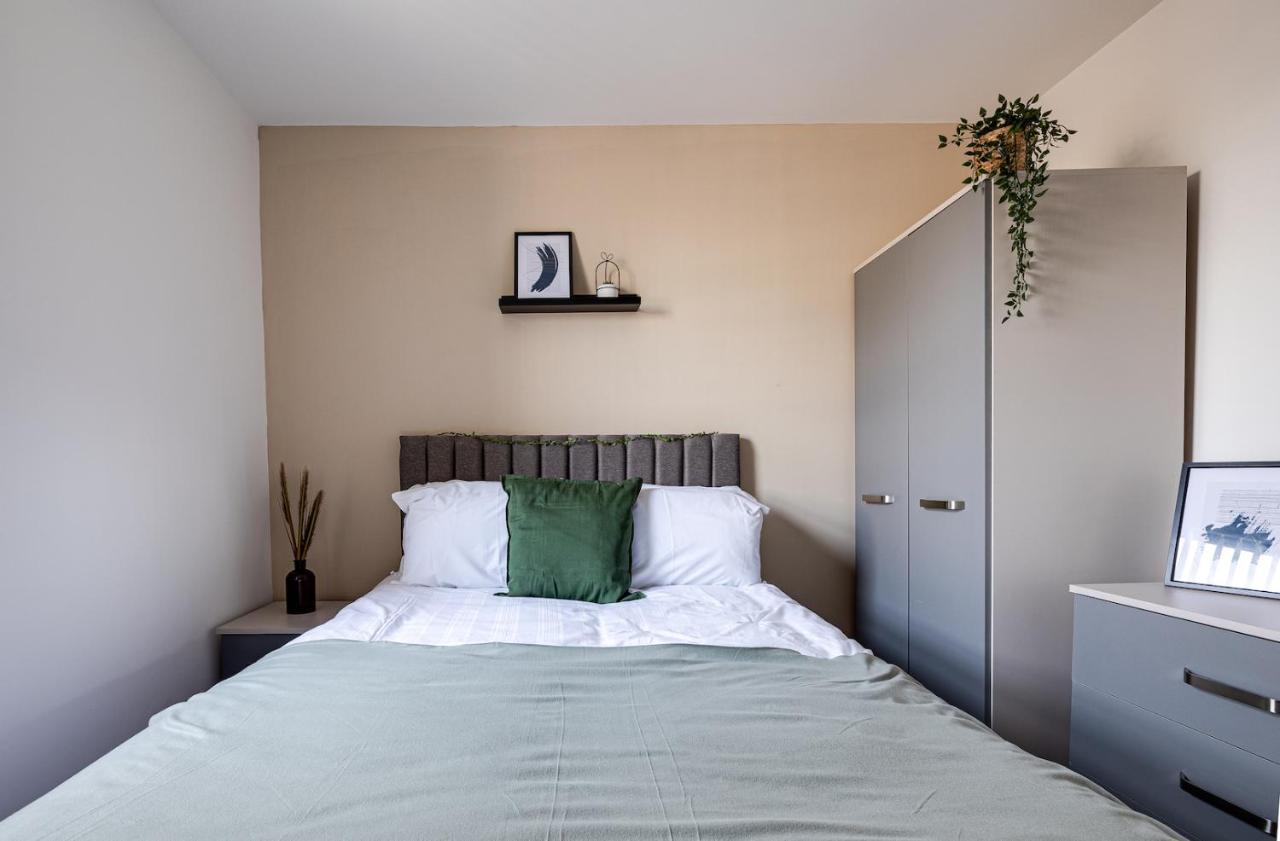 Top Floor Apartment With Private Balcony In Stockport Centre By Hass Haus Экстерьер фото