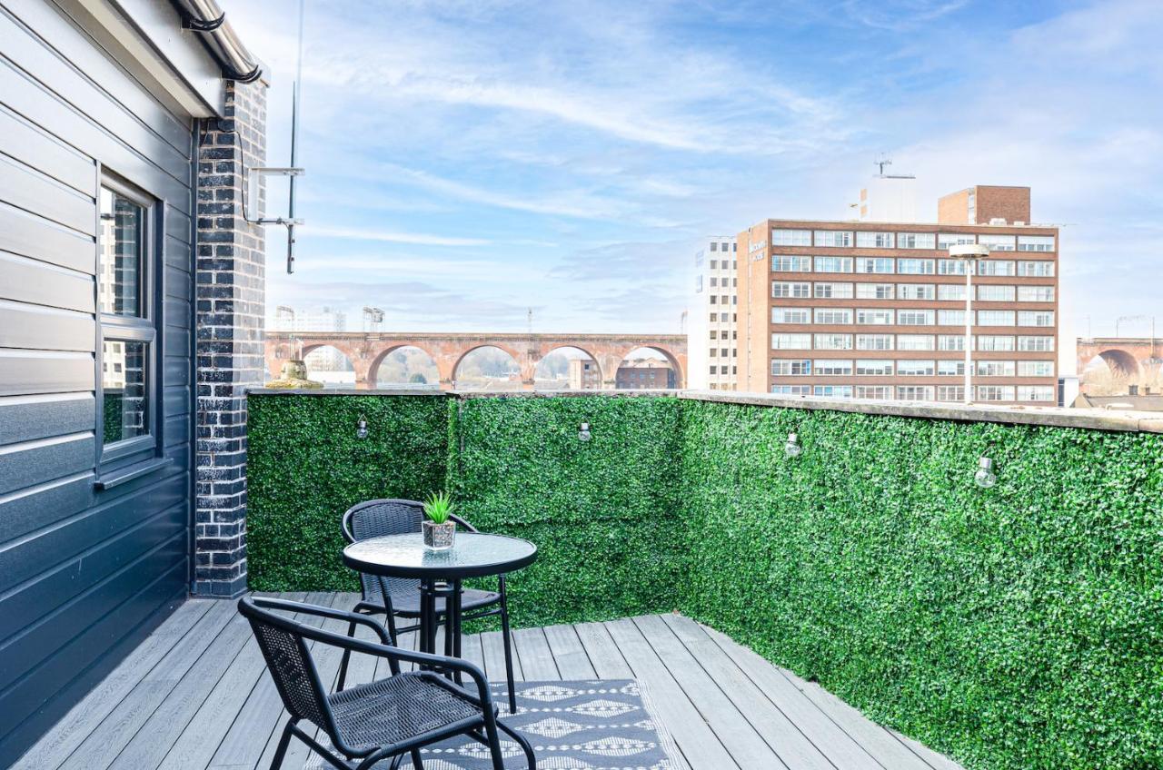 Top Floor Apartment With Private Balcony In Stockport Centre By Hass Haus Экстерьер фото