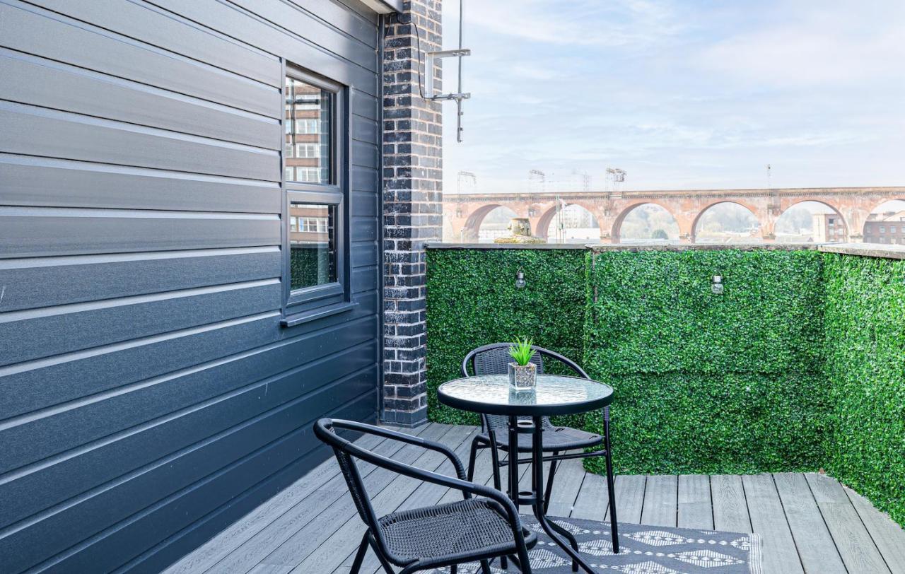Top Floor Apartment With Private Balcony In Stockport Centre By Hass Haus Экстерьер фото